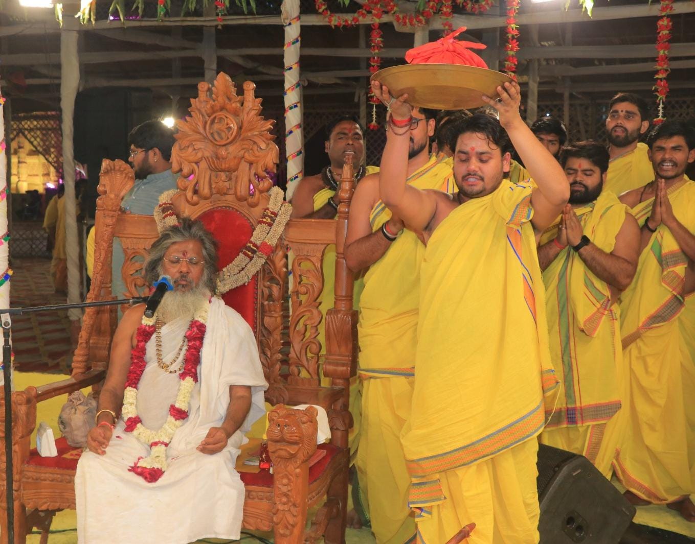 वसंत विजयानंद गिरि जी महाराज के पावन सान्निध्य में अलौकिक दैविक  अनुष्ठान