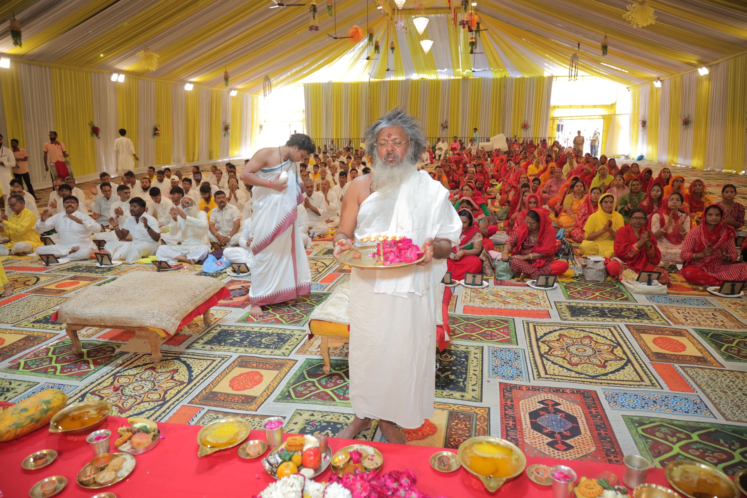 जगद्गुरु श्री वसंत विजयानंद गिरि जी महाराज के दिव्य मंत्र शक्तिपात से हजारों लोगों के मिट रहे रोग,