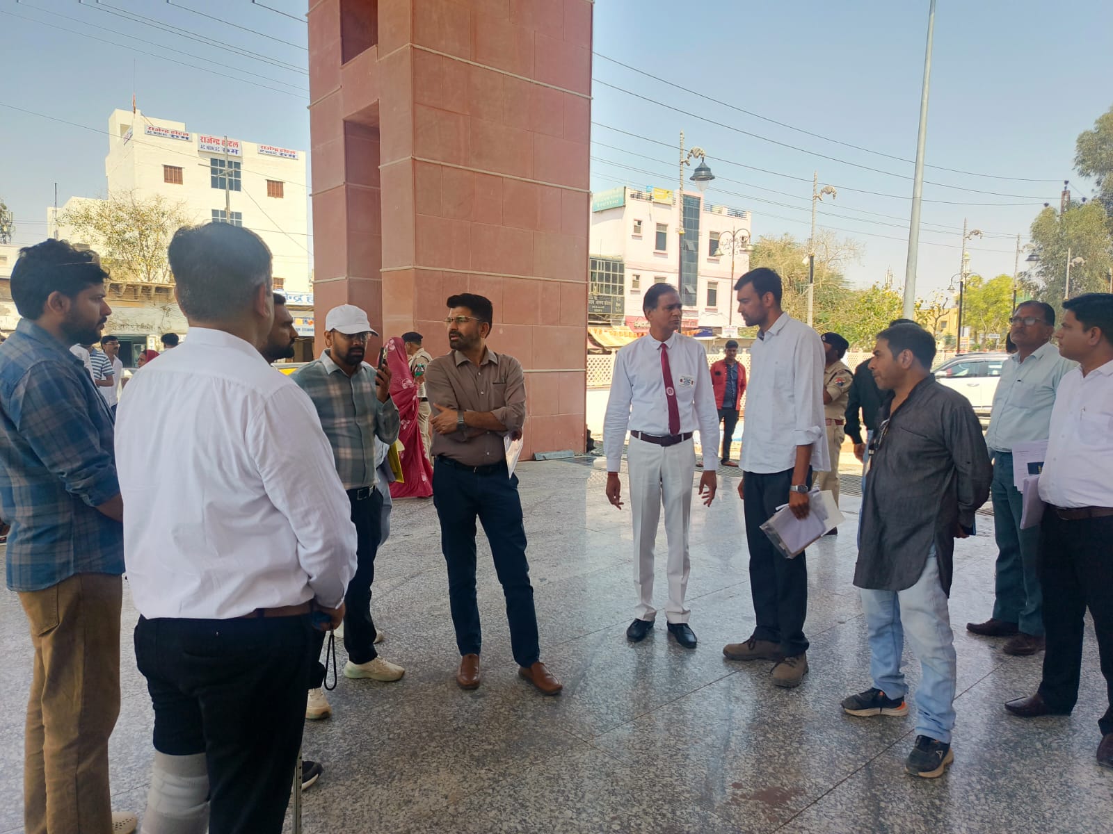 बीकानेर अपर मंडल रेल प्रबन्धक द्वारा रतनगढ़ और चूरू स्टेशनों का दौरा