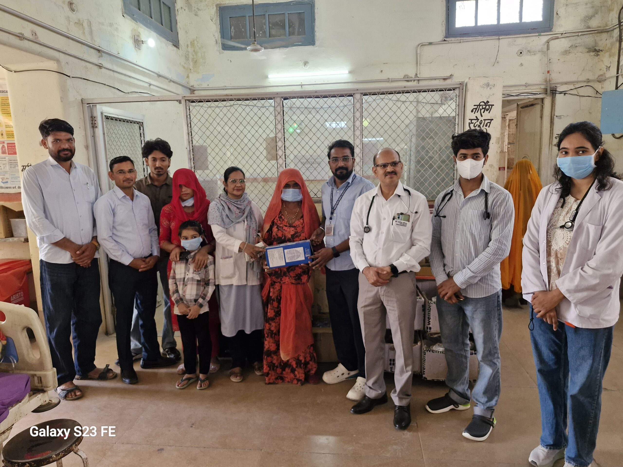 श्वसन रोग विभाग पीबीएम में 4 नेबुलाइजर मशीनें भेंट