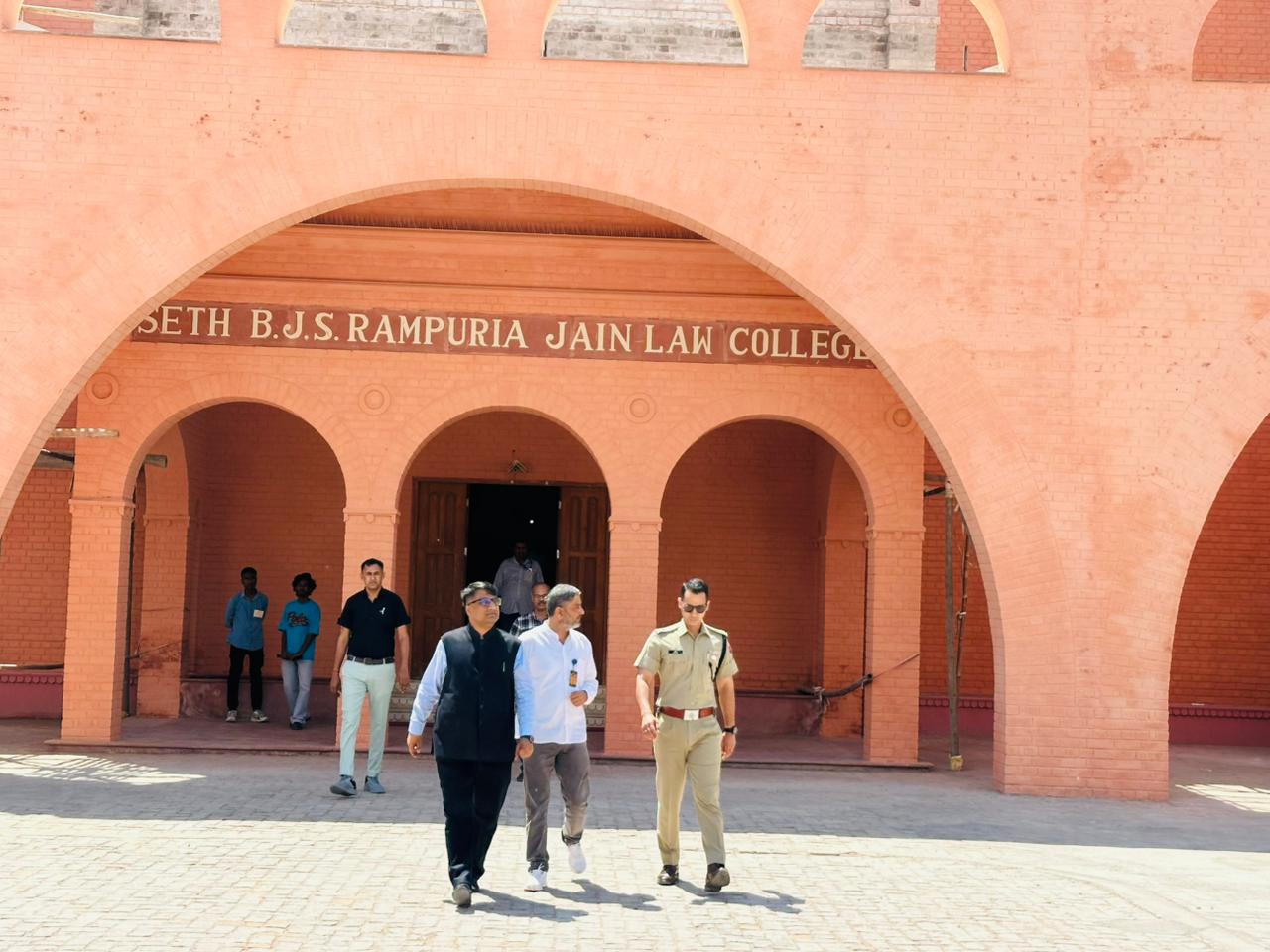 उपनिरीक्षक/प्लाटून कमांडर संयुक्त प्रतियोगी परीक्षा: जिला कलेक्टर और पुलिस अधीक्षक ने परीक्षा केंद्रों का किया औचक निरीक्षण*