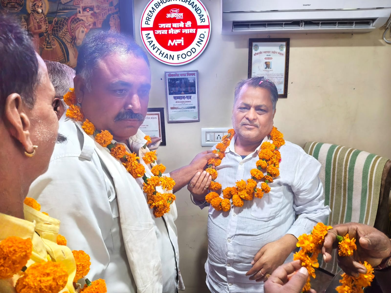 सौहार्दपूर्ण बैठक में सहमति: भुजिया निर्माण दर बढ़ी, श्रमिकों को मिलेगा लाभ