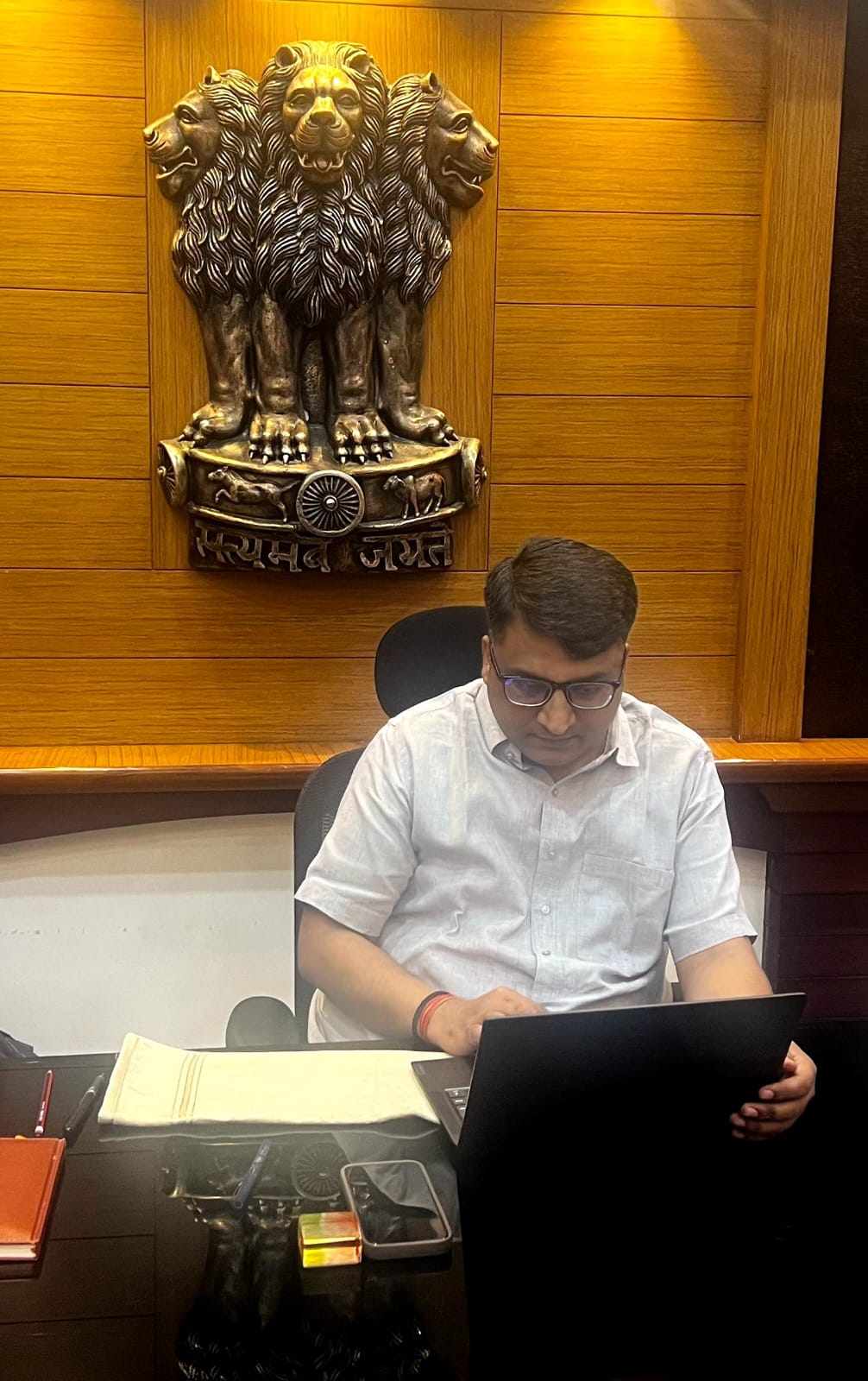 प्रत्येक नागरिक समयबद्ध और सटीकता से भरें आकड़े :- जिला कलक्टर
