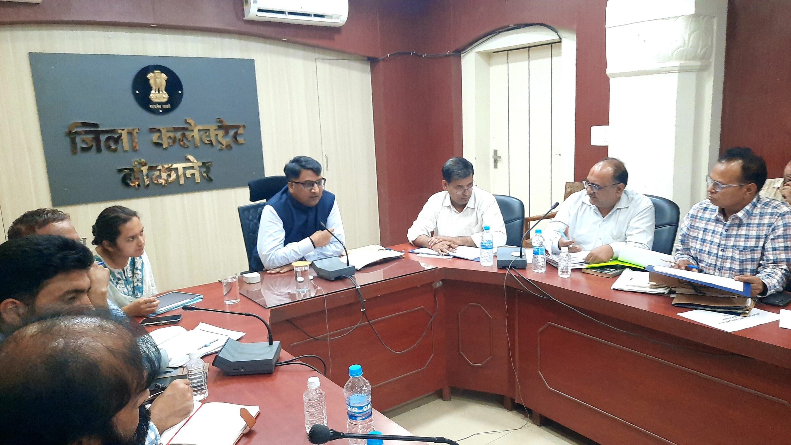 जिला स्वास्थ्य समिति बैठक पूर्ण गंभीरता से कार्य करें चिकित्सा अधिकारी: जिला कलेक्टर
