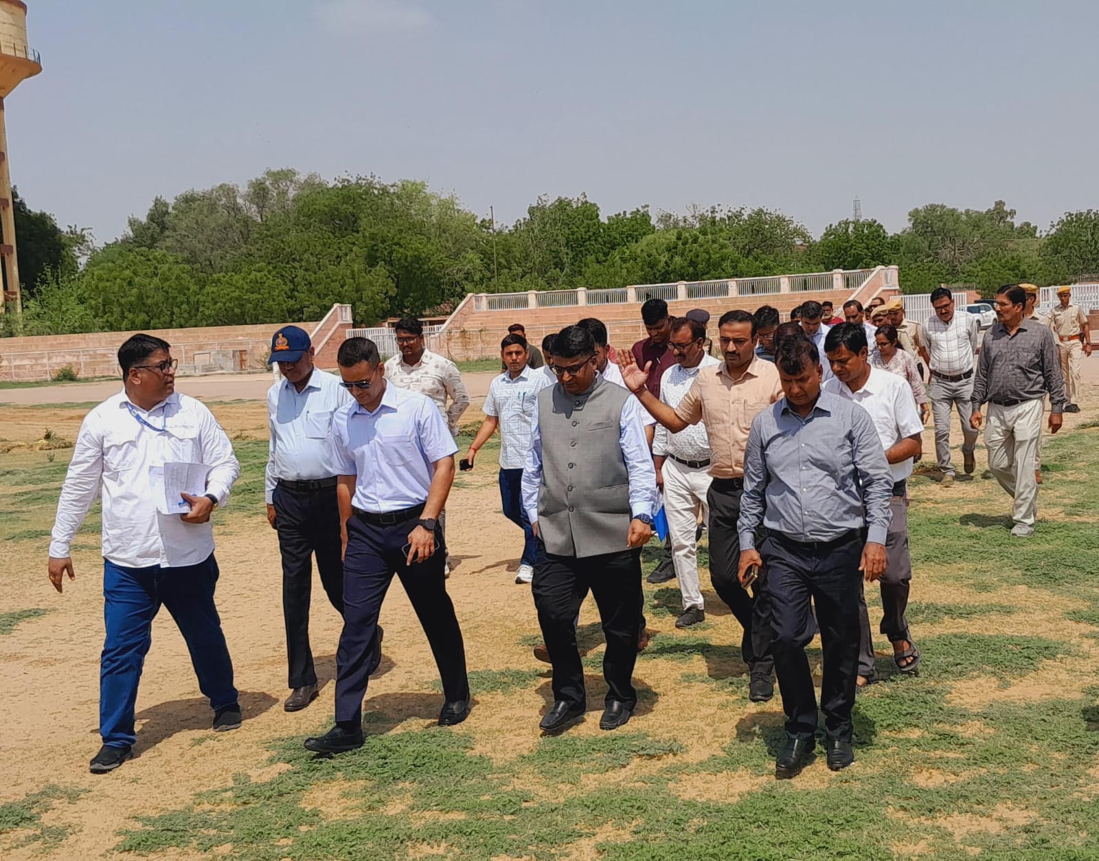 योग दिवस समारोह के मद्देनजर प्रशासनिक उच्च अधिकारियों ने स्टेडियम का किया परीक्षण