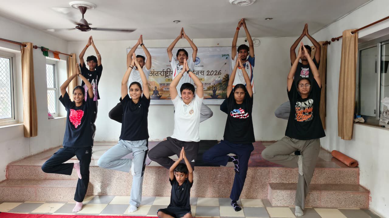 अंतरराष्ट्रीय योग दिवस पर टीम आवर फॉर नेशन एवं दिशोदय स्पोर्ट्स फाउंडेशन ने किया सामूहिक योगाभ्यास