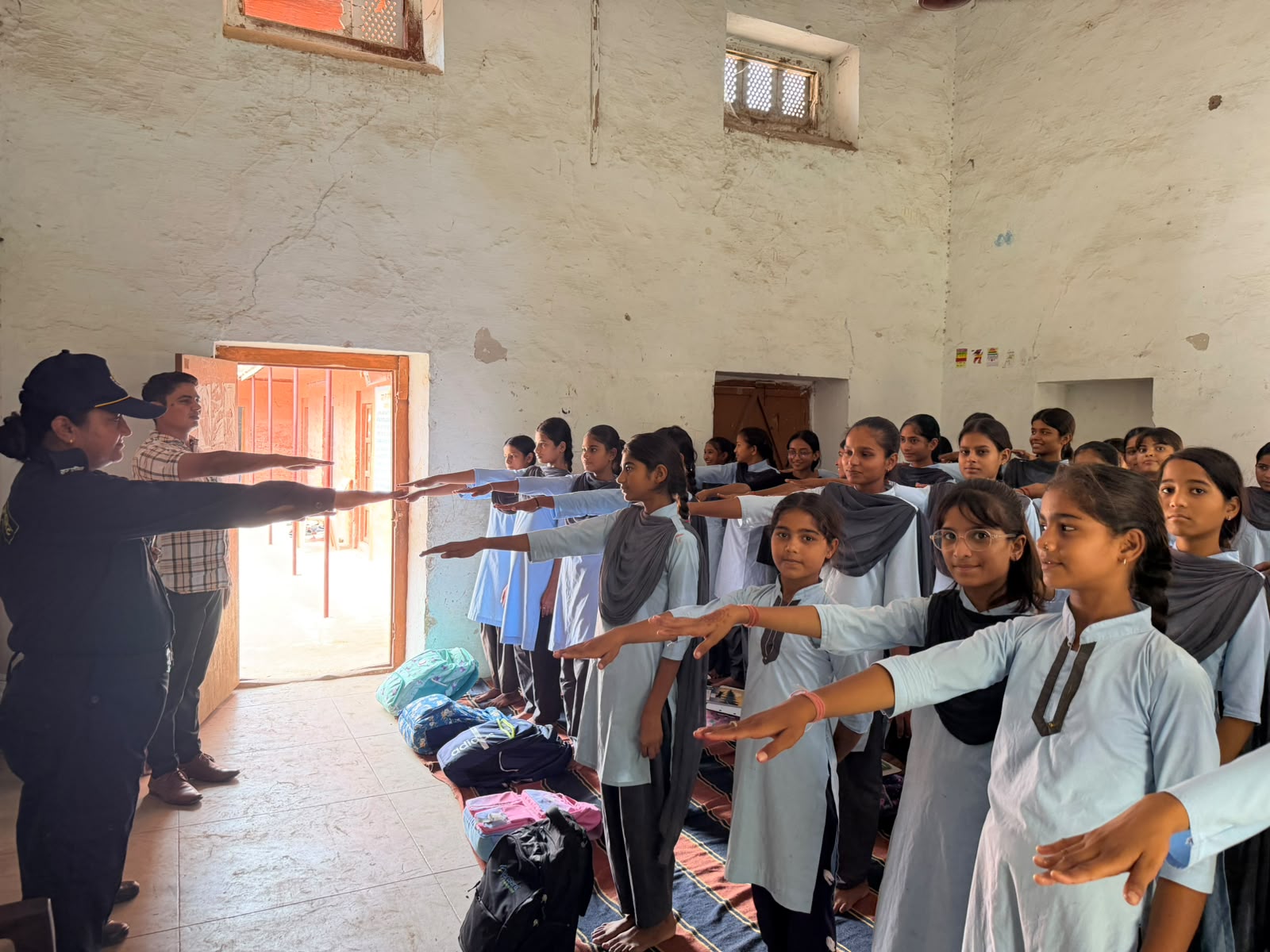 कालिका पेट्रोलिंग यूनिट ने छात्राओं को सुरक्षा और आत्मरक्षा के प्रति किया जागरूक