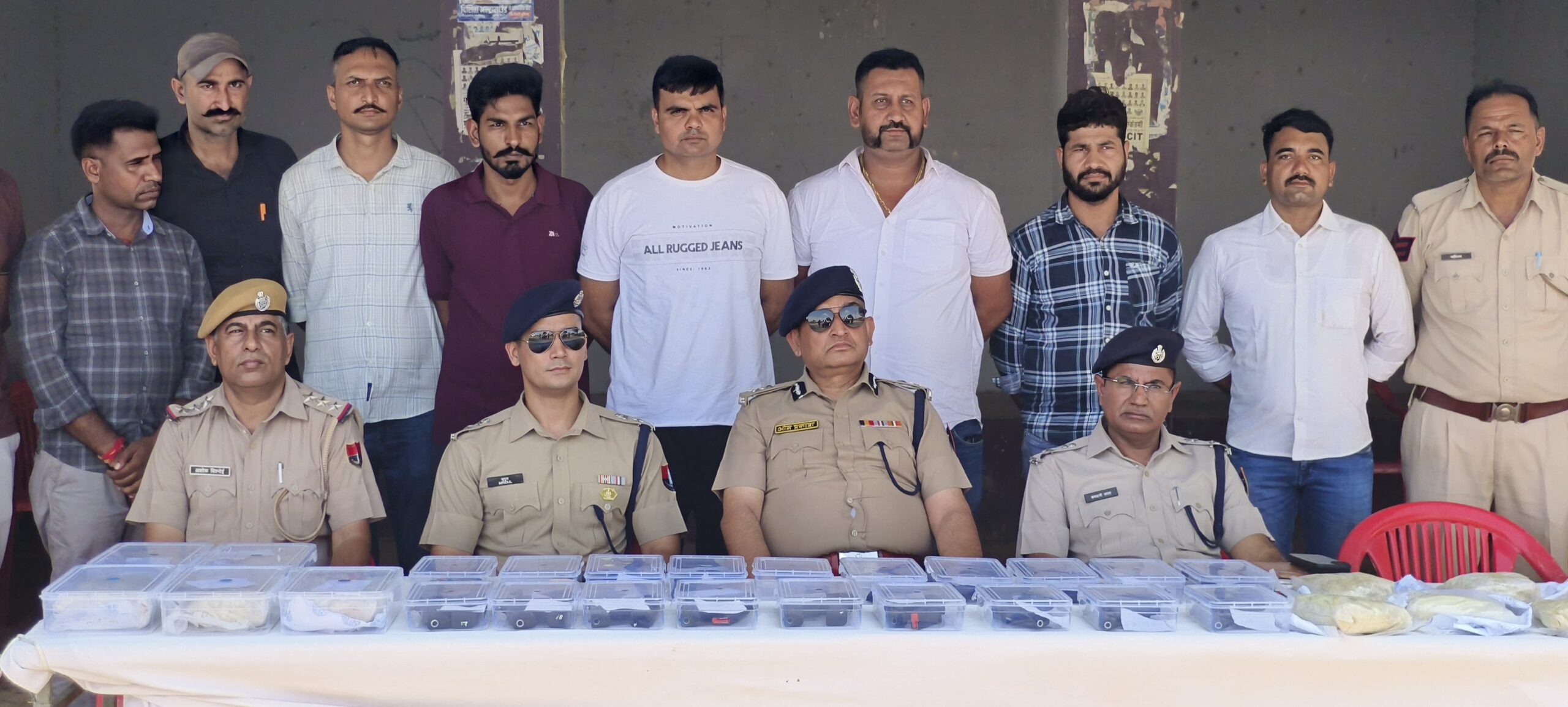 सीमा पार ड्रोन से आई मौत की खेप नाकाम, 10 किलो अफगान हेरोइन, 11 विदेशी पिस्टल और 100 कारतूस जब्त