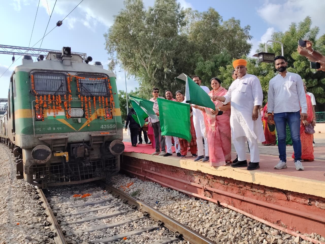 वरिष्ठ नागरिक तीर्थ यात्रा योजना के तहत बीकानेर से पहली ट्रेन रवाना*