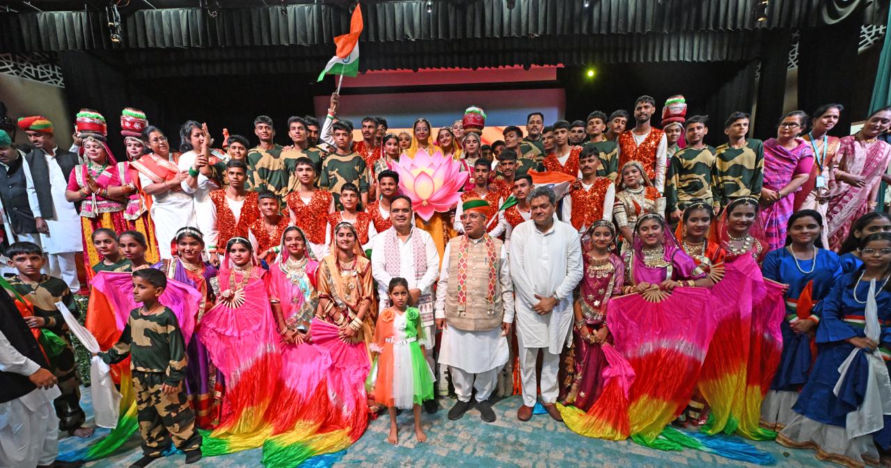 स्वाधीनता दिवस की पूर्व संध्या पर मुख्यमंत्री भजनलाल शर्मा ने बच्चों और कलाकारों का उत्साह बढ़ाया