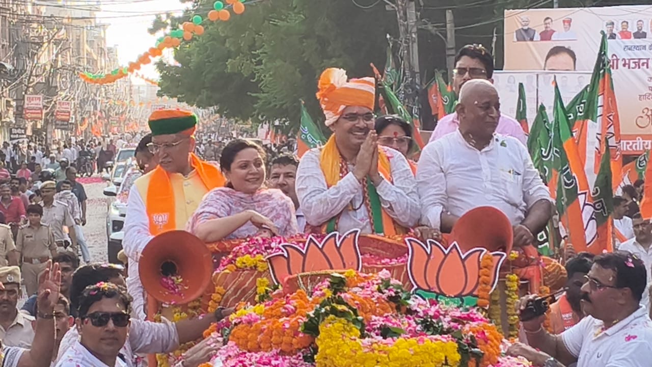 दाऊजी मंदिर से सिटी पैलेस तक दीपक का जलवा CM के रोड शो से वार्ड 73 में गरमाई सियासत”!