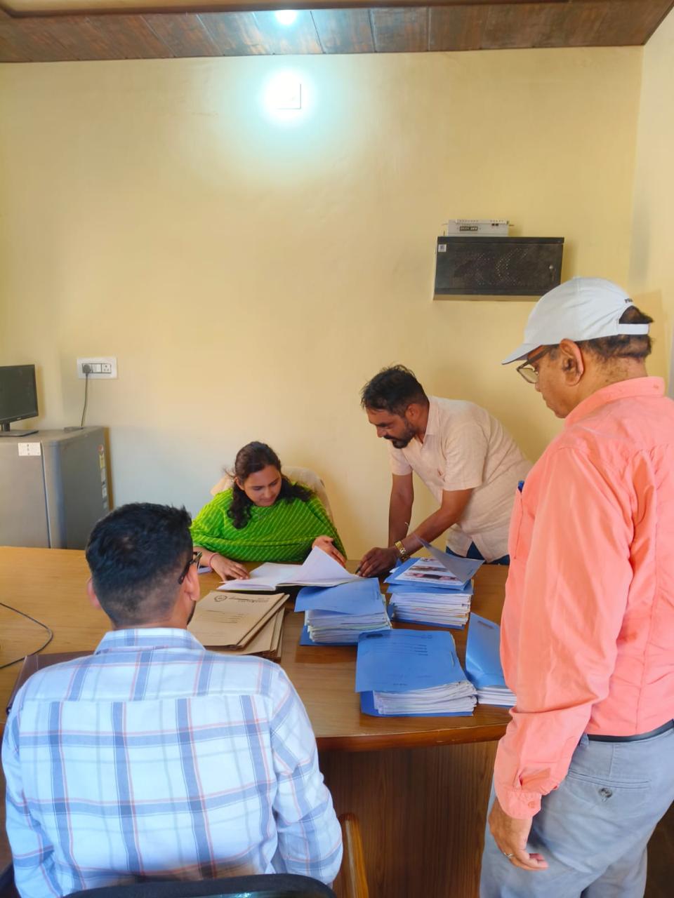 ग्राम पंचायत नाल बड़ी में विकास कार्यों एवं अभिलेखों का निरीक्षण, दिए आवश्यक निर्देश