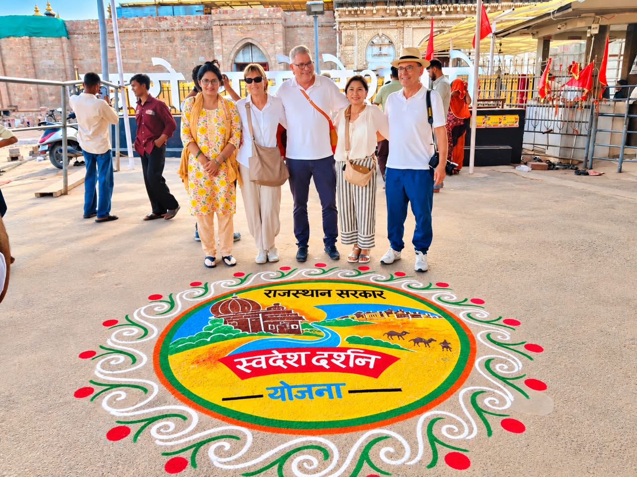 लोकहितकारी योजनाओं एवं राष्ट्रीय प्रतीकों पर आधारित रंगोलियों से सजे प्रमुख पर्यटन एवं सार्वजनिक स्थल*