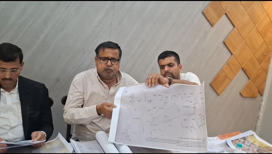 मुक्ता प्रसाद में पार्क निर्माण पर बड़ा विवाद प्रेस कॉन्फ्रेंस में भूमि मालिकों ने दस्तावेज रख खोली पूरी कहानी