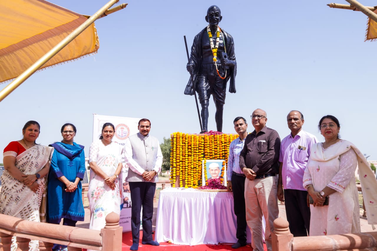 “सर्वोदय से विकसित भारत 2047 तक का संकल्प, MGSU में गांधी जयंती पर गूंजा गांधीवादी मूल्यों का संदेश”