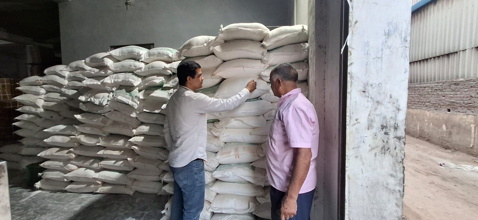 बीकानेर में मरुधर फूड प्रोडक्ट्स पर बड़ी कार्रवाई, 2,740 किलो अवधिपार मैदा-पापड़ नष्ट*